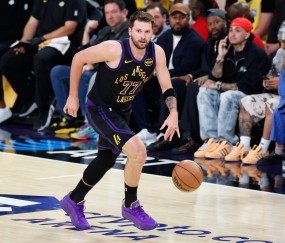 东契奇成为本赛季第13位单场50+球员 约基奇2次&amp;掘金3人均为最多