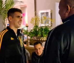 星空娱乐-奥斯卡现身巴西与艾克森重逢 最快要等到七月归队