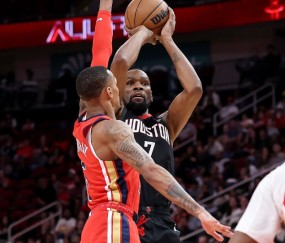 NBA重大漏判！漏吹火箭关键时刻发球违例：杜兰特接球制胜一击